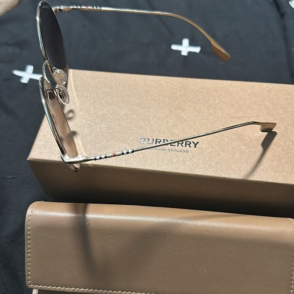 Burberry Sunglasses - Picture 4 of 8